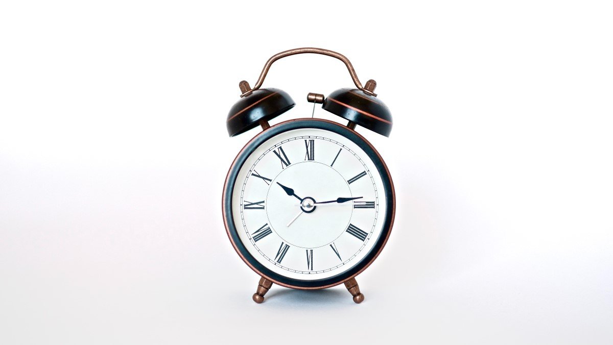 Clock indicating the best time to send a survey